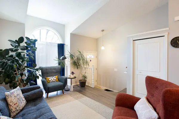 339 Hawkhill PL NW, Calgary, AB T3G 3H7