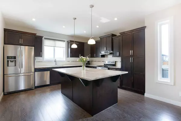 1313 Coopers DR SW, Airdrie, AB T4B 3T7