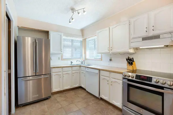 124 Templeridge Close NE, Calgary, AB T1Y 4E2