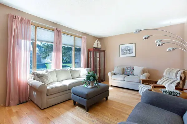 124 Templeridge Close NE, Calgary, AB T1Y 4E2