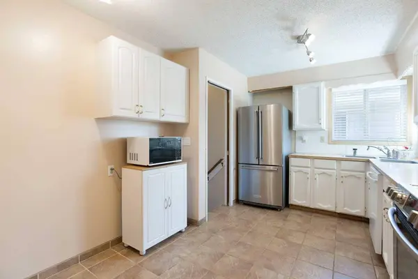 124 Templeridge Close NE, Calgary, AB T1Y 4E2