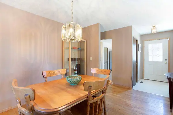 124 Templeridge Close NE, Calgary, AB T1Y 4E2