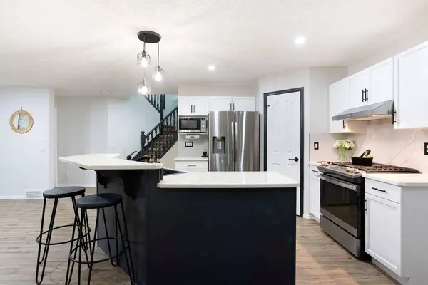 769 Fairways GN NW, Airdrie, AB T4B 3E6