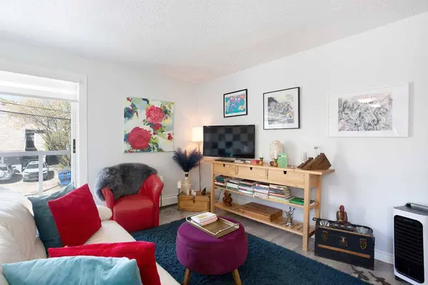 2117 16 ST SW #202, Calgary, AB T2T 4E5