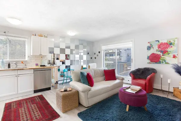 2117 16 ST SW #202, Calgary, AB T2T 4E5