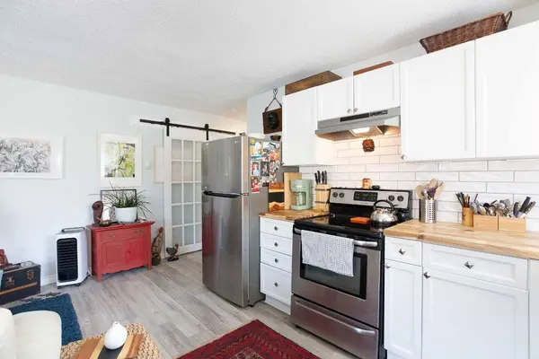 2117 16 ST SW #202, Calgary, AB T2T 4E5