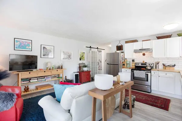 2117 16 ST SW #202, Calgary, AB T2T 4E5