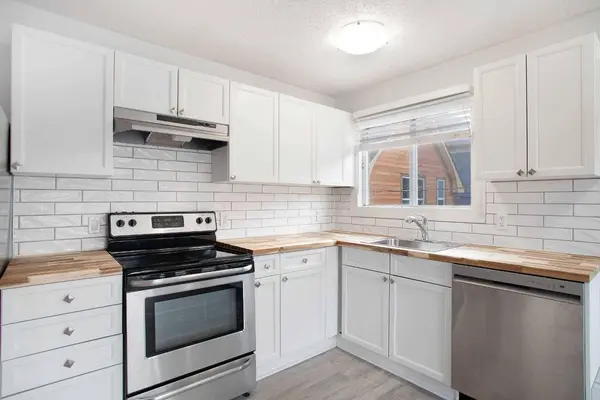 2117 16 ST SW #202, Calgary, AB T2T 4E5