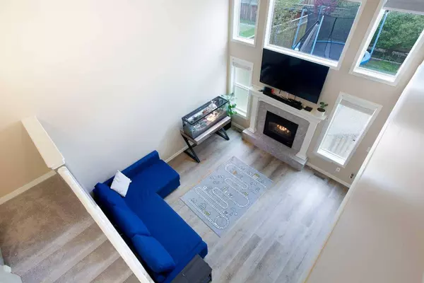 90 Royal Birch GDNS NW, Calgary, AB T3G 5H9