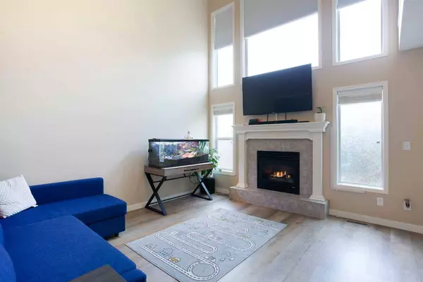 90 Royal Birch GDNS NW, Calgary, AB T3G 5H9