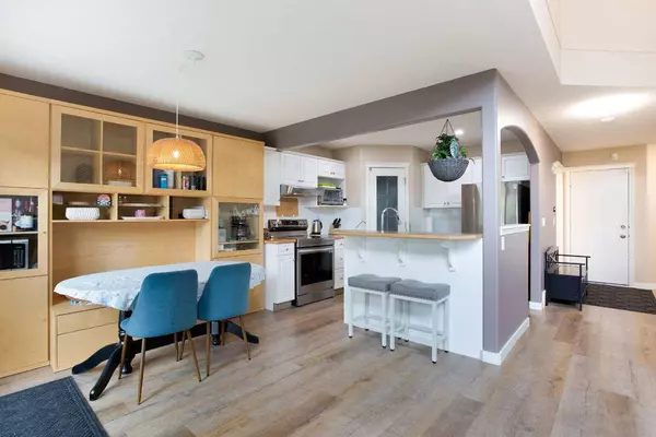 90 Royal Birch GDNS NW, Calgary, AB T3G 5H9