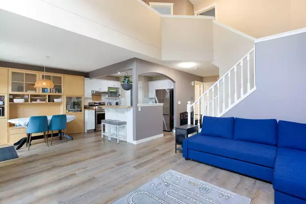 90 Royal Birch GDNS NW, Calgary, AB T3G 5H9