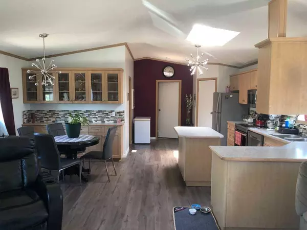 26 1 ST E, Hill Spring, AB T0K 1E0