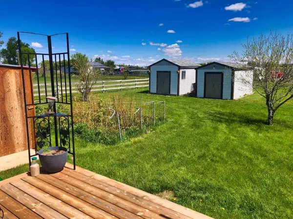 26 1 ST E, Hill Spring, AB T0K 1E0