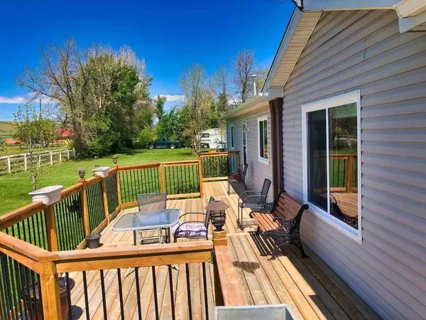 26 1 ST E, Hill Spring, AB T0K 1E0