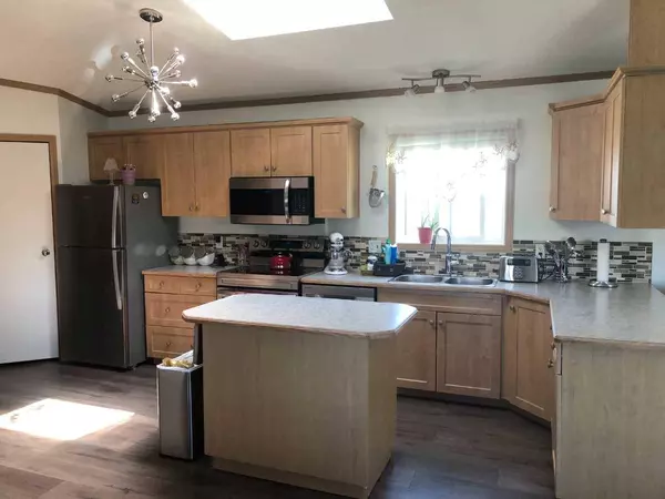 26 1 ST E, Hill Spring, AB T0K 1E0