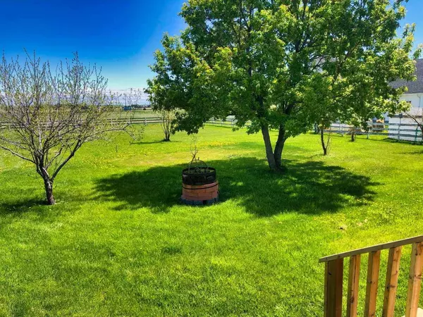 26 1 ST E, Hill Spring, AB T0K 1E0