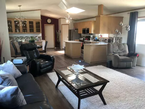 26 1 ST E, Hill Spring, AB T0K 1E0