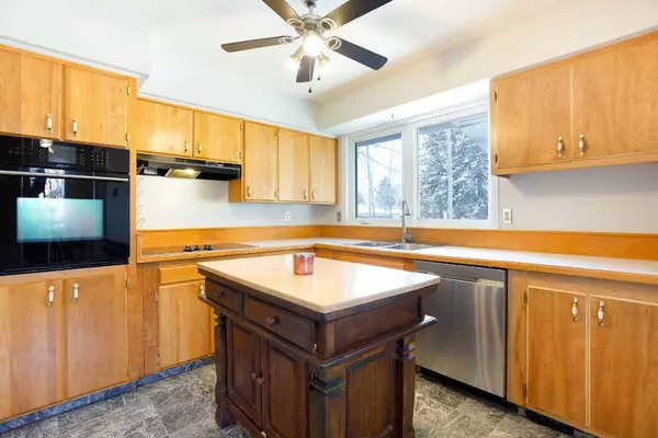 371 96 AVE SE, Calgary, AB T2J 0G6