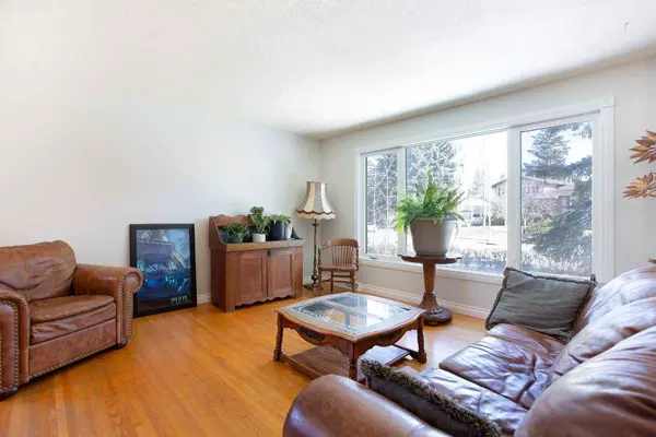 371 96 AVE SE, Calgary, AB T2J 0G6