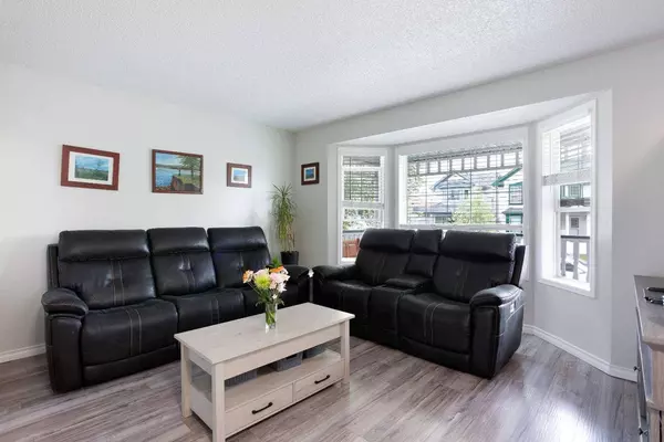 204 Mt Aberdeen CIR SE, Calgary, AB T2Z 3H3
