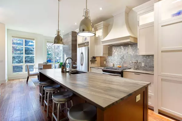 1936 36 ST SW #1, Calgary, AB T3E 2Y9