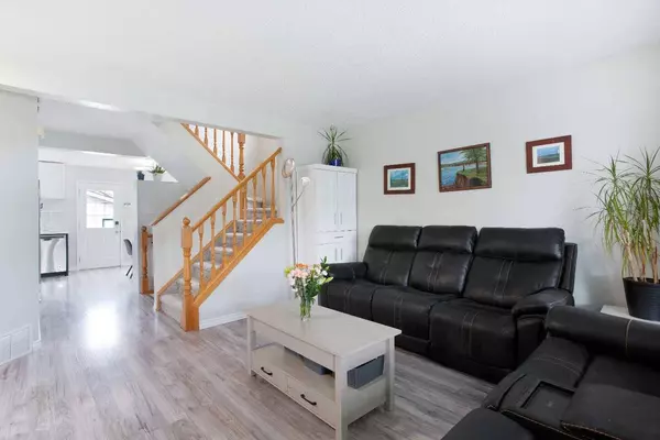 204 Mt Aberdeen CIR SE, Calgary, AB T2Z 3H3