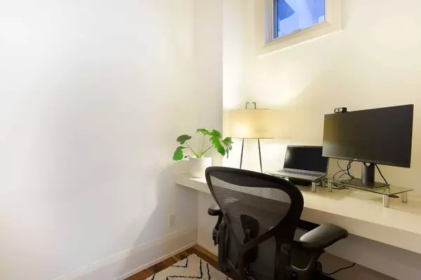 1936 36 ST SW #1, Calgary, AB T3E 2Y9