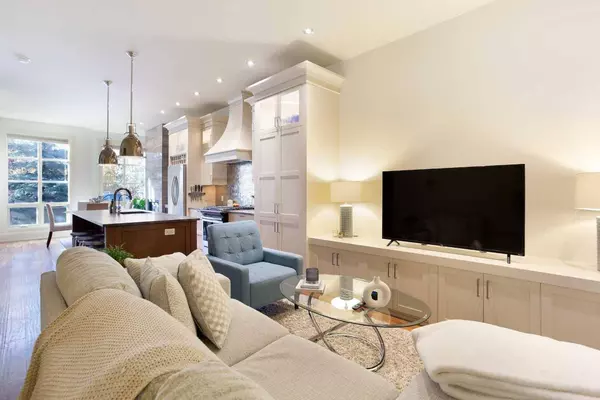 1936 36 ST SW #1, Calgary, AB T3E 2Y9