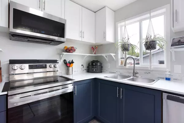 204 Mt Aberdeen CIR SE, Calgary, AB T2Z 3H3