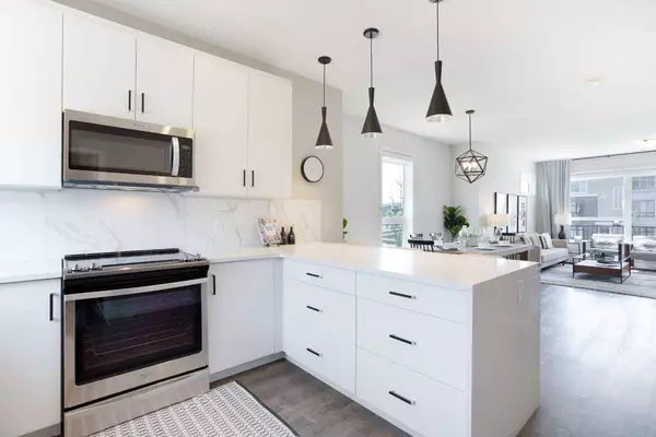 896 Belmont DR SW, Calgary, AB T2X 0C6