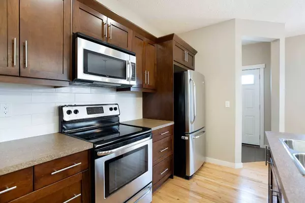 18 Elgin Meadows RD SE, Calgary, AB T2Z 0S1