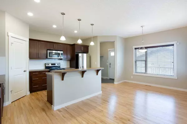 18 Elgin Meadows RD SE, Calgary, AB T2Z 0S1