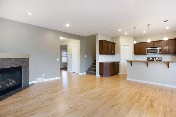 18 Elgin Meadows RD SE, Calgary, AB T2Z 0S1