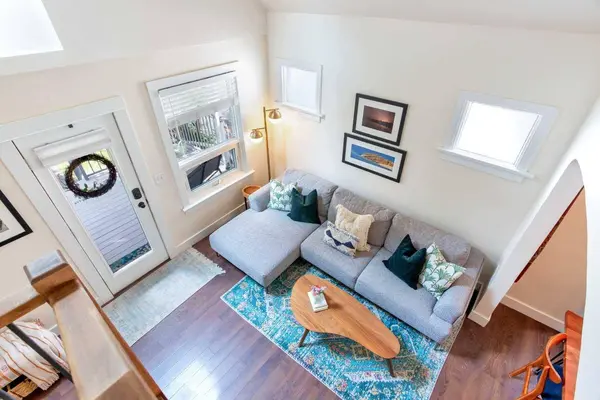 228 19 AVE NE, Calgary, AB T2E 1P1