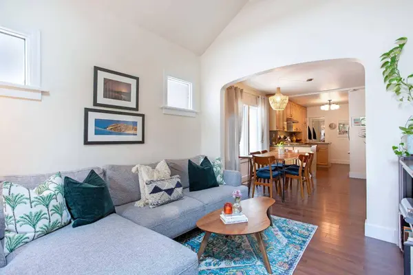 228 19 AVE NE, Calgary, AB T2E 1P1