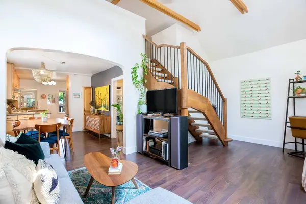 228 19 AVE NE, Calgary, AB T2E 1P1