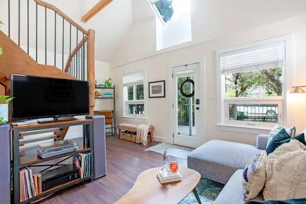 228 19 AVE NE, Calgary, AB T2E 1P1