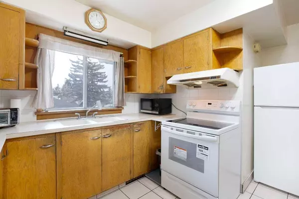 227 31 AVE NE, Calgary, AB T2E 2G1