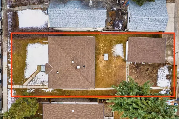 227 31 AVE NE, Calgary, AB T2E 2G1