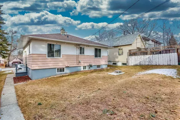 227 31 AVE NE, Calgary, AB T2E 2G1