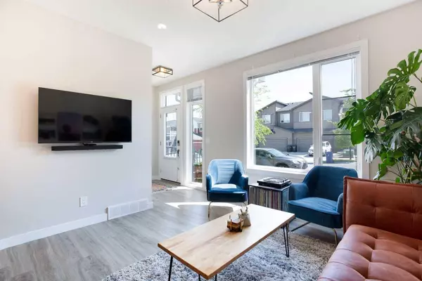 35 Crestbrook DR SW, Calgary, AB T3B 6L1