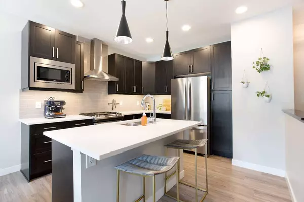 35 Crestbrook DR SW, Calgary, AB T3B 6L1