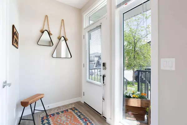 35 Crestbrook DR SW, Calgary, AB T3B 6L1