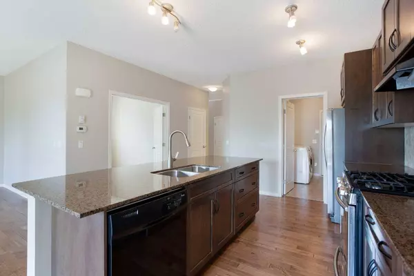 32 Drake Landing HL, Okotoks, AB T1S 0M8