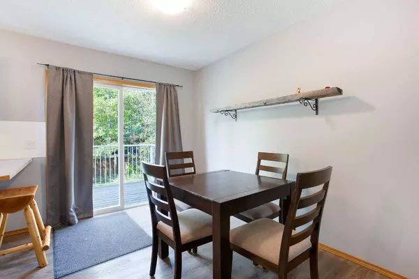 124 Quigley Close, Cochrane, AB T4C 1S4