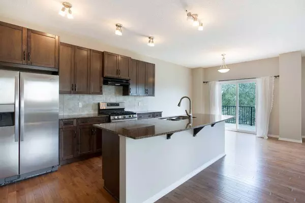 32 Drake Landing HL, Okotoks, AB T1S 0M8