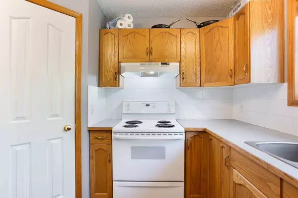 124 Quigley Close, Cochrane, AB T4C 1S4