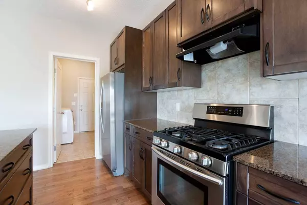 32 Drake Landing HL, Okotoks, AB T1S 0M8