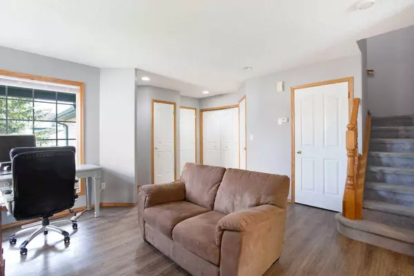 124 Quigley Close, Cochrane, AB T4C 1S4